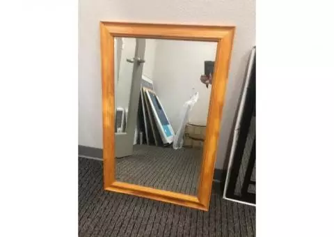 BEAUTIFUL MIRROR W/MAPLE WOOD FRAME