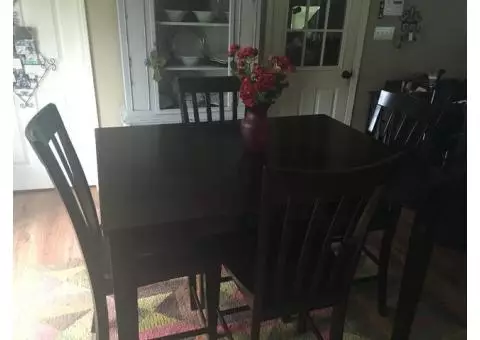 Like new, table with 4 chairs!  Excellent condition!