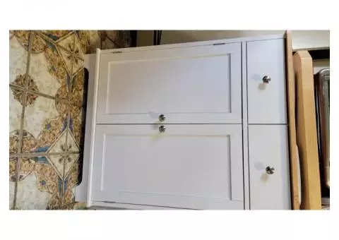 Kitchen storage cabinet