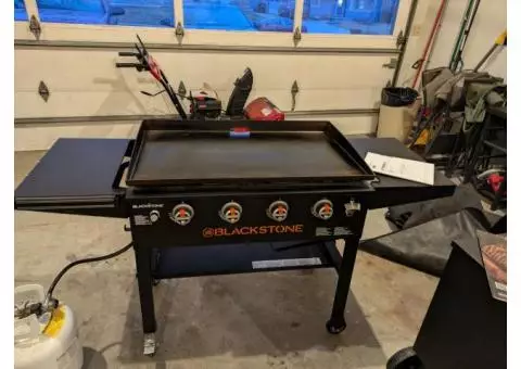 Traeger Smoker & 36" Blackstone griddle