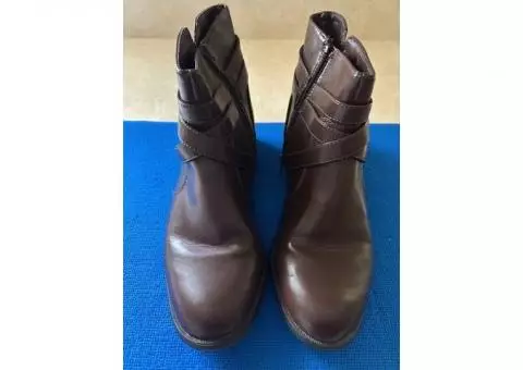 Women's Life Stride Boots Size 8