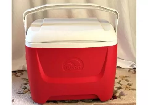 New IGLOO Chest Cooler: Red, 41 Cans, 28 qt Cooler Capacity