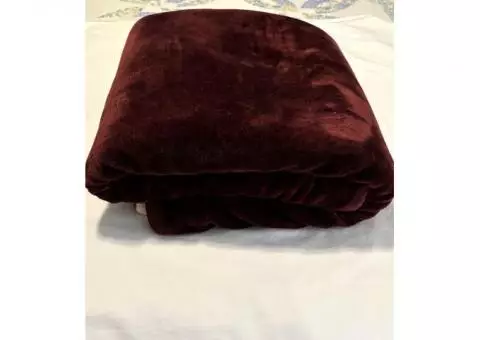 Life Comfort Fleece Blanket, 70 x 56 inches (Maroon Color)