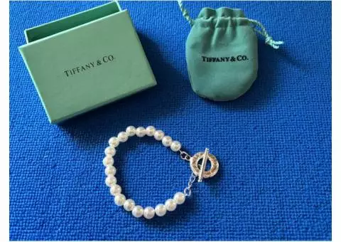 Genuine Tiffany & Co pearl toggle bracelet suits 7 inches - sterling silver