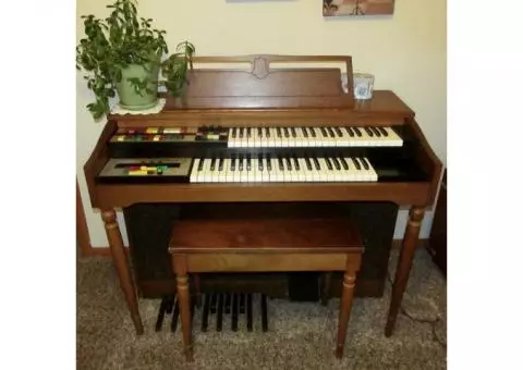 Lowrey Electric Organ