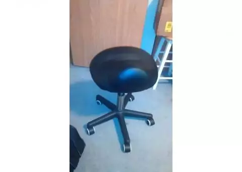 Saddle chair