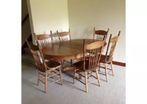 Round Oak Table & 6 Chairs