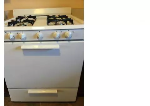 MAGIC CHEF NATURAL GAS STOVE