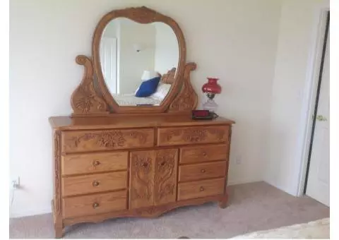 Dresser, solid Oak with mirror