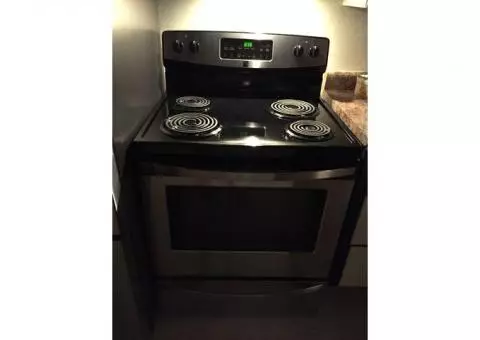 SOLD!      30-inch Kenmore electric range with convection oven