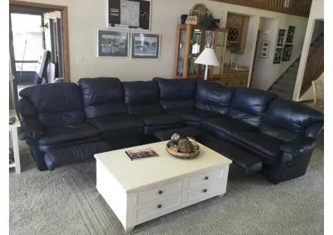 LEATHER SECTIONAL