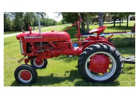 ANTIQUE TRACTOR