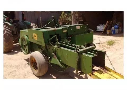 John Deere 336 square bailer