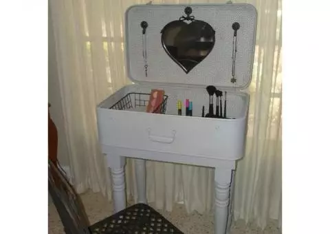 Vintage Suitcase Vanity