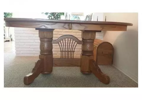 Oak Dining Room Table and Chairs