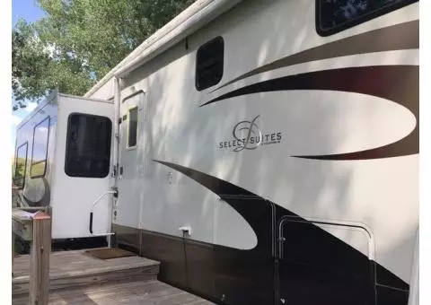 Doubletree Select Suites 5th Wheel--36 ft