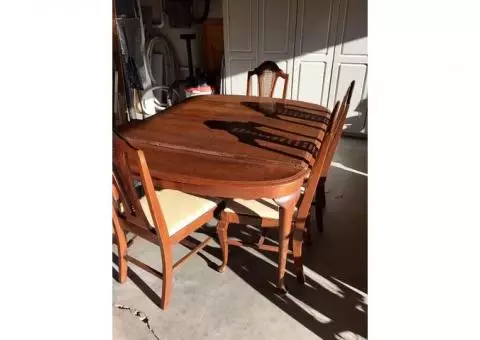 Antique dinning room table & 6 chairs