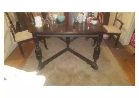 Dining room table and 4 chairs