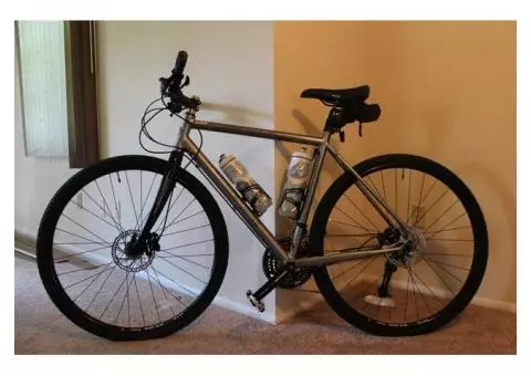 2017 Mens Motobecane Omni Strada hybrid bike.Titan Gray.