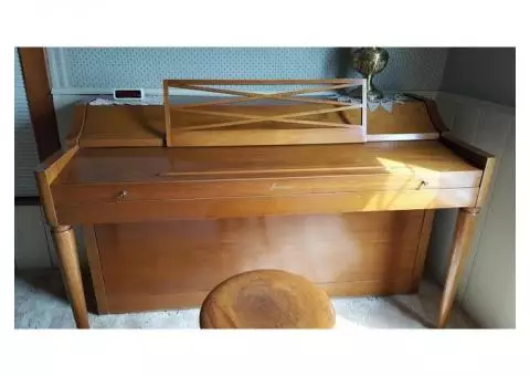 Giving away Baldwin spinet piano