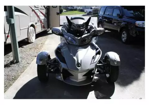 2011 CAN-AM SPYDER RT