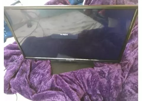 HD 32" tv 2 tablets like new