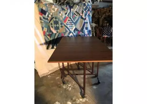 Sewing table/folding