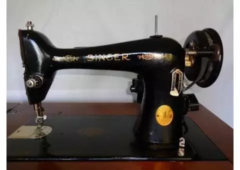 Antique Singer Sewing Machine & Cabinet