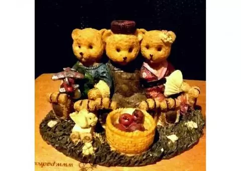 Bear figurines