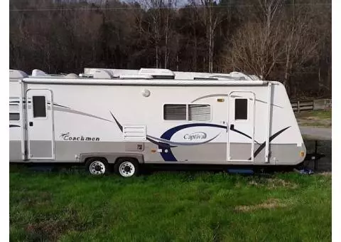 2005 Coachmen Captiva 33 foot travel trailer