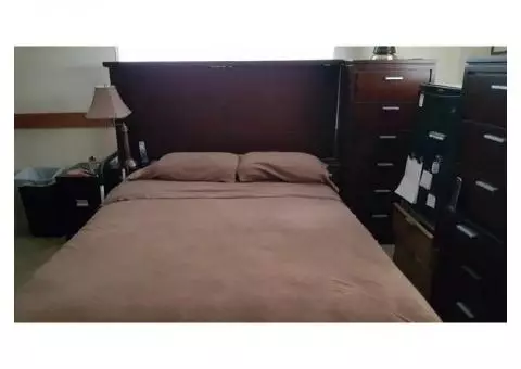 Excellent bedroom suit $850