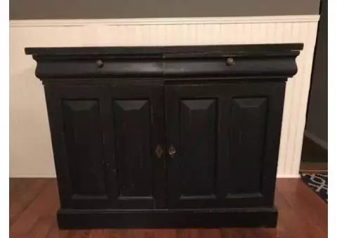 Gorgeous Distressed Chest With Drawers