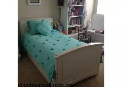 Girl's Twin Trundle Bedroom Suite