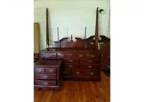 Queen Cherry Bedroom Set (4 pieces)