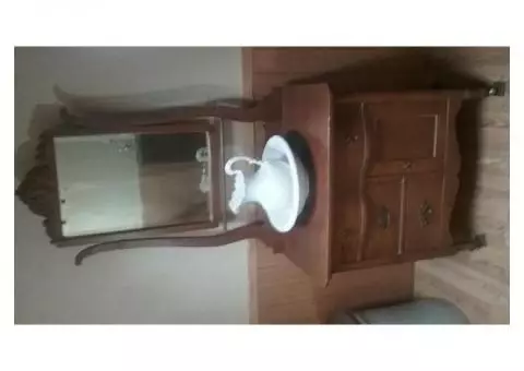 Commode w/mirror, towel bar