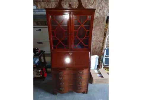 Cherrywood Desk with Hutch