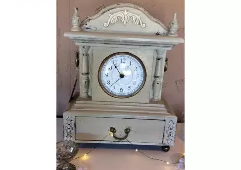 Mantel clock