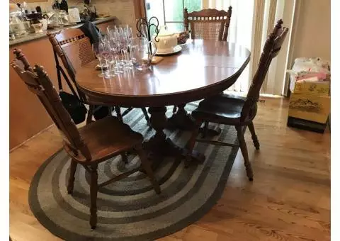 Oak dining set pick up Sat. 12/9 only