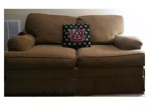 Sofa/loveseat