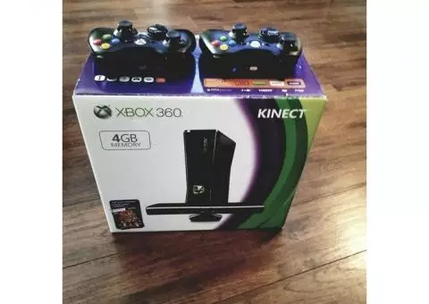 XBox 360 S Console 4GB Kinect and 2 Controllers