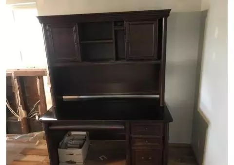 Computer desk