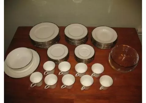 China Set Mikasa Academy 60 piece