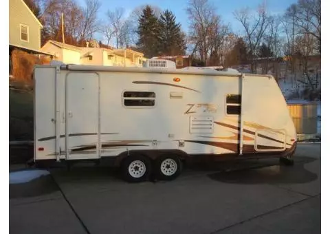 2005 Zepplin 24' Camper with Slideout