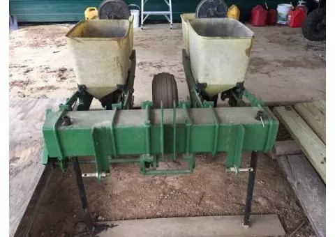 2 row JD Planter and Fertilizer Unit