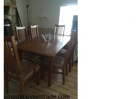 Dining room table with 6 chairs