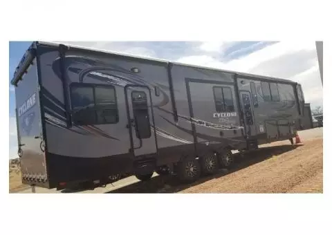 2016 Heartland Cyclone 4150 5th Wheel Toy Hauler