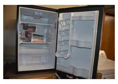 4.4 cubic foot fridge