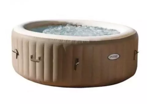 4 person Hot Tub new in Box