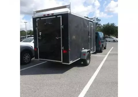 6x12 ENCLOSED TRAILER{CLEAN TITLE}