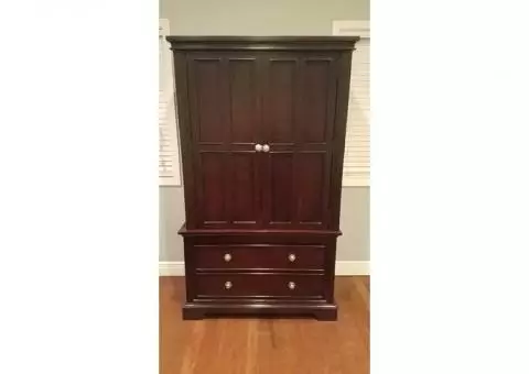 Nice sturdy hutch